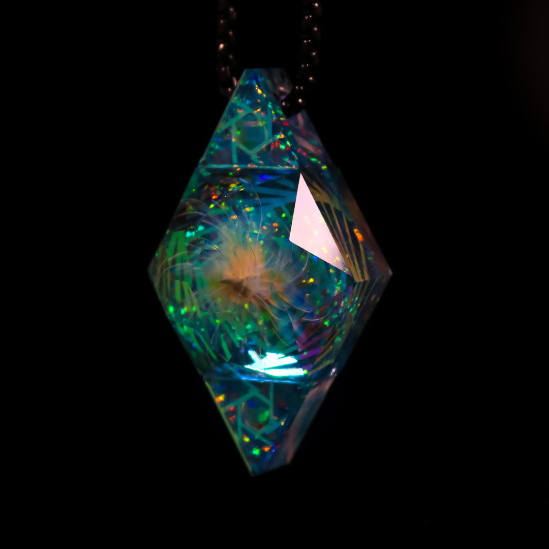 Crux Cyclone Collab Pendant – KravinGlass